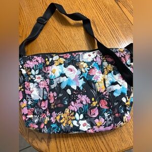 Vera Bradley Featherweight Crossbody Purse Pattern: Artist Garden Like New
